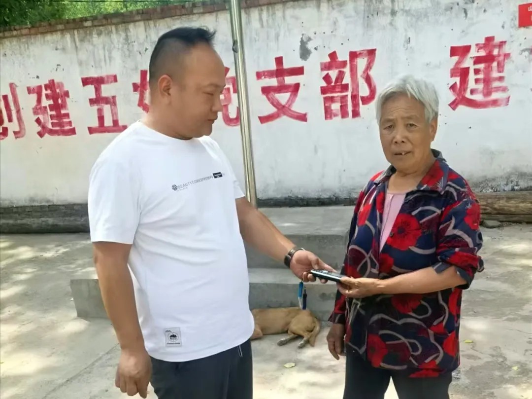 暖行洛城｜老人手機(jī)遺落車廂 交運(yùn)駕駛員親自歸還